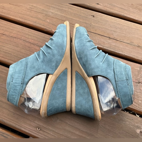 Stylish EARTH leather sandals💙💙 - Picture 9 of 13